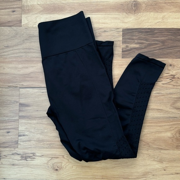 Fabletics Capri Workout Legging - Picture 1 of 5